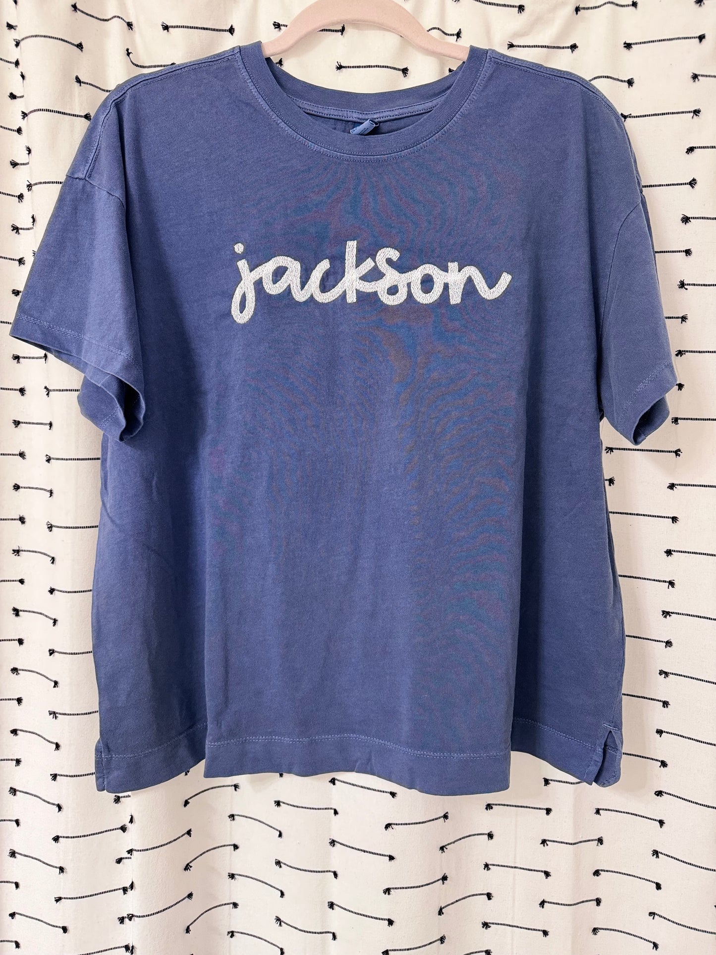 jackson embroidered script tee | washed denim